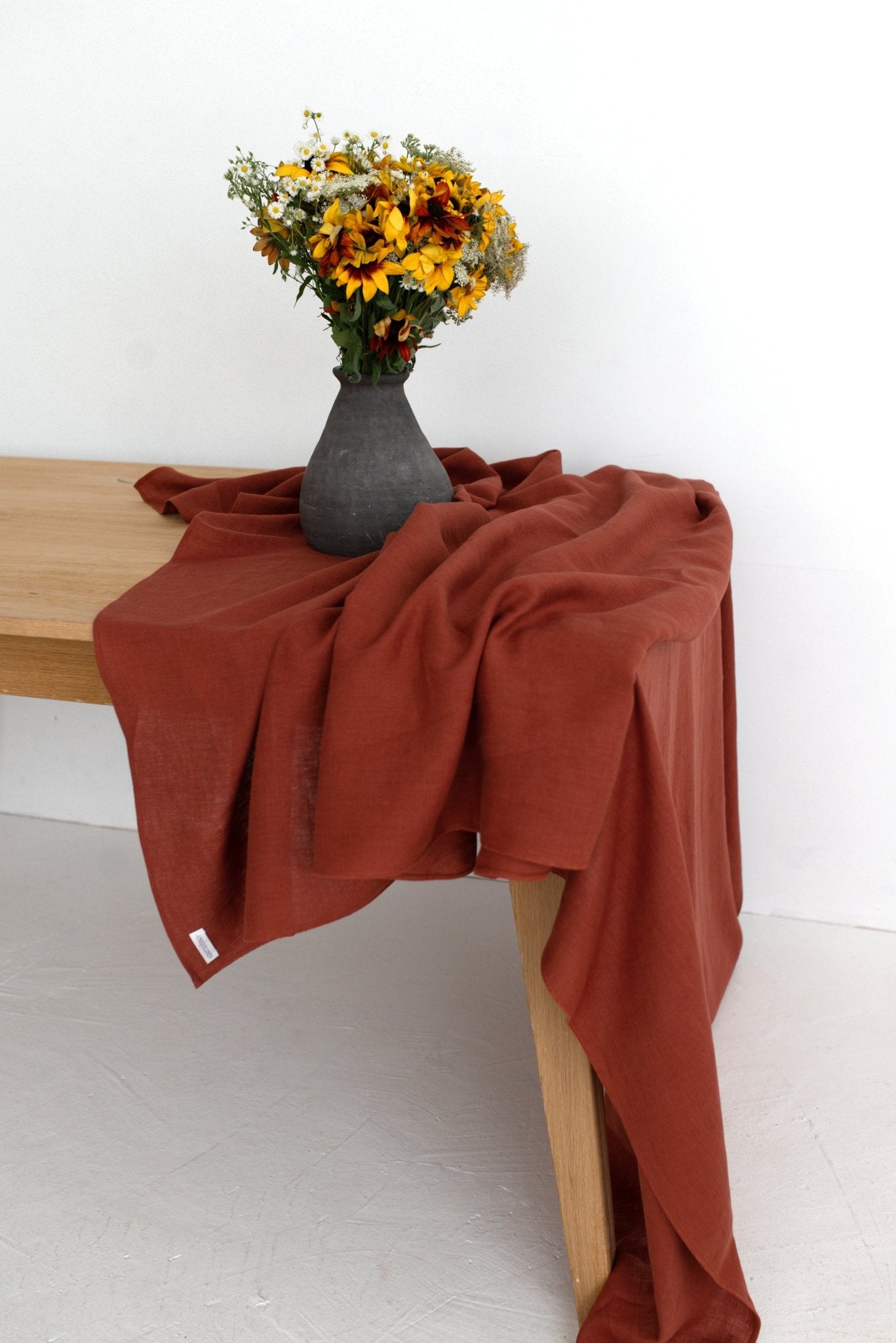 Linen Tablecloth – Natural – White | Wholesale Linen Towels, Tablecloths, Napkins, Bathrobes, Aprons, Abayas & Thobes - Middle East Collection by Unique Linen“