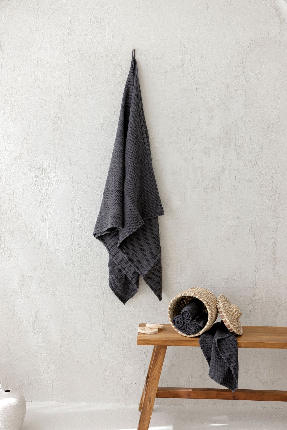 Linen Waffle Bath Towel – Charcoal