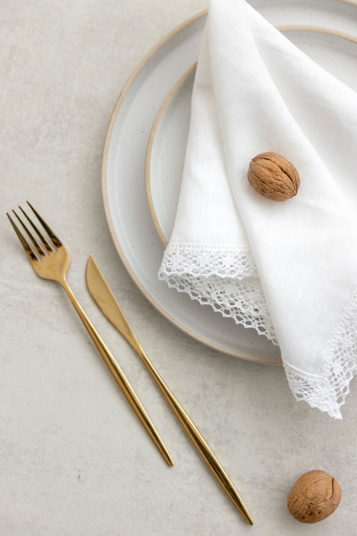 Linen Napkins with Lace Trim – SET OF 4