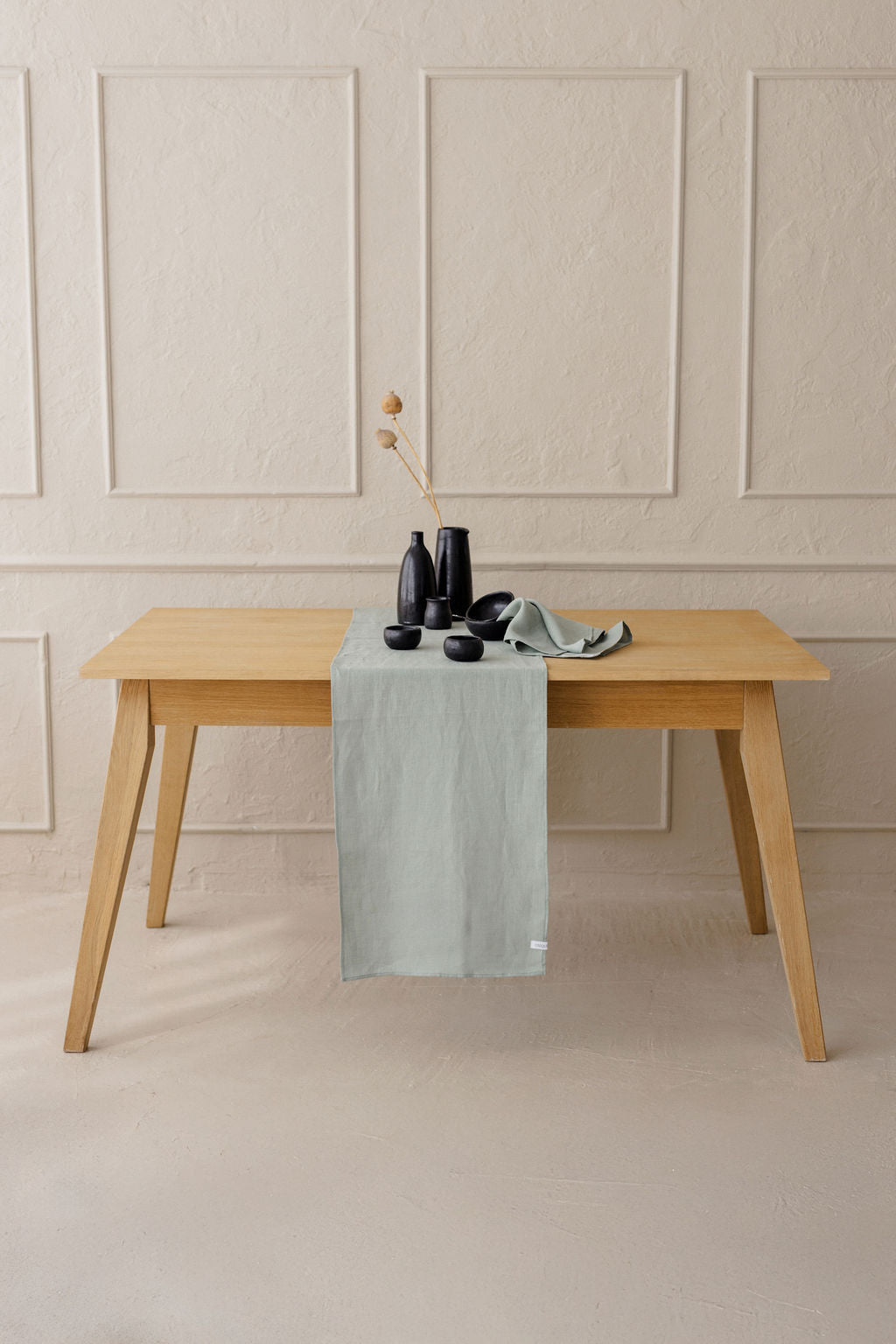 Linen Tablecloth – Natural – White | Wholesale Linen Towels, Tablecloths, Napkins, Bathrobes, Aprons, Abayas & Thobes - Middle East Collection by Unique Linen“
