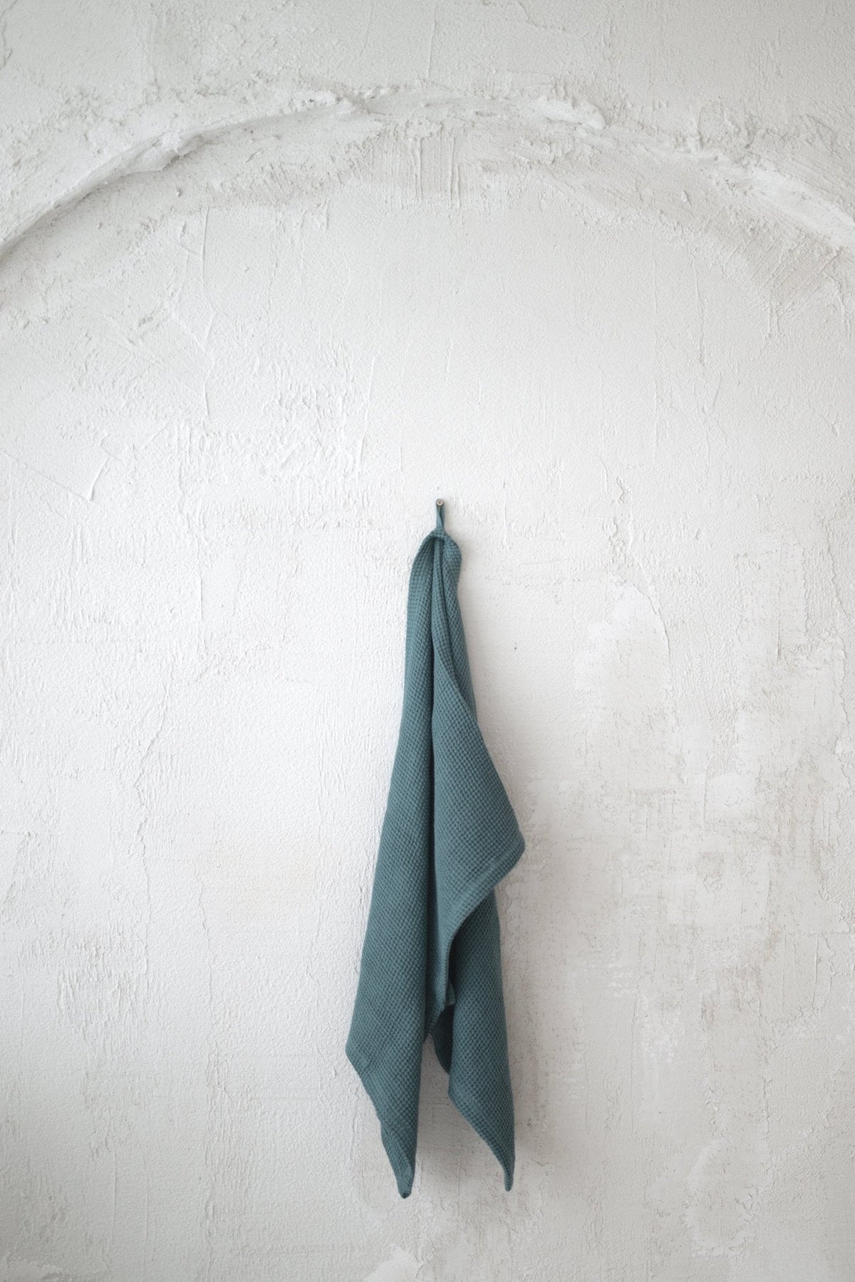 Linen Tablecloth – Natural – White | Wholesale Linen Towels, Tablecloths, Napkins, Bathrobes, Aprons, Abayas & Thobes - Middle East Collection by Unique Linen“