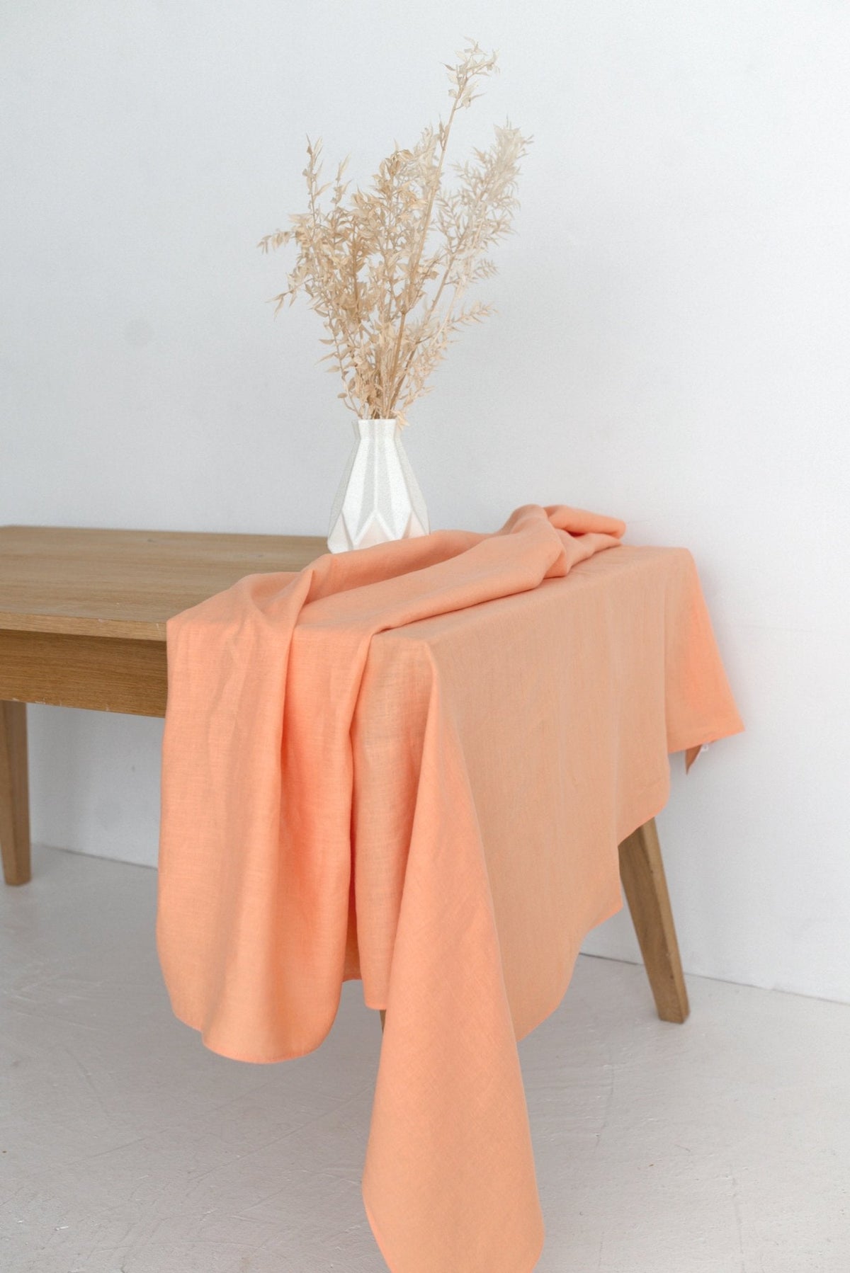 Linen Tablecloth – Natural – White | Wholesale Linen Towels, Tablecloths, Napkins, Bathrobes, Aprons, Abayas & Thobes - Middle East Collection by Unique Linen“