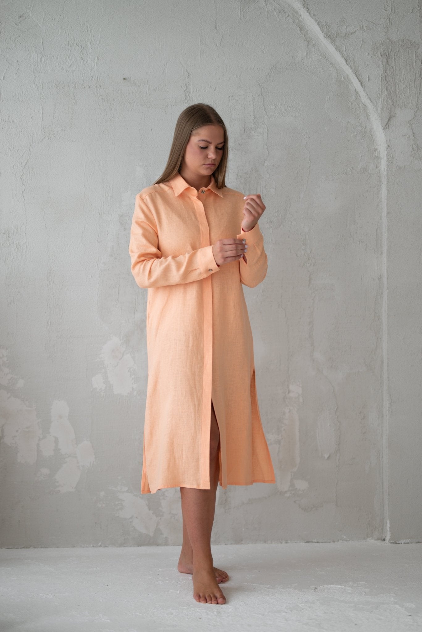 Linen Tablecloth – Natural – White | Wholesale Linen Towels, Tablecloths, Napkins, Bathrobes, Aprons, Abayas & Thobes - Middle East Collection by Unique Linen“