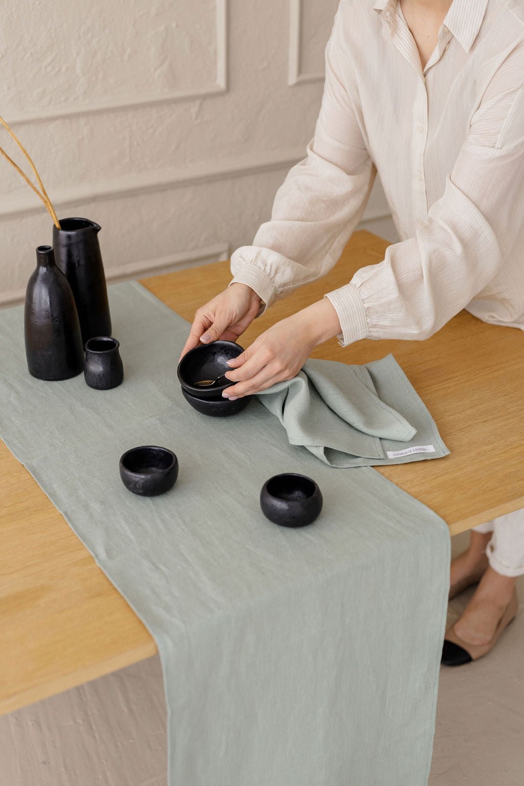 Linen Tablecloth – Natural – White | Wholesale Linen Towels, Tablecloths, Napkins, Bathrobes, Aprons, Abayas & Thobes - Middle East Collection by Unique Linen“