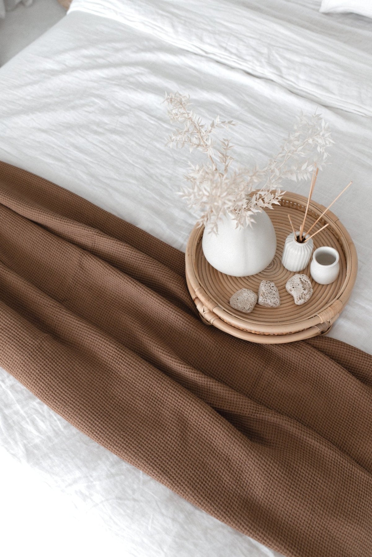 Linen Tablecloth – Natural – White | Wholesale Linen Towels, Tablecloths, Napkins, Bathrobes, Aprons, Abayas & Thobes - Middle East Collection by Unique Linen“