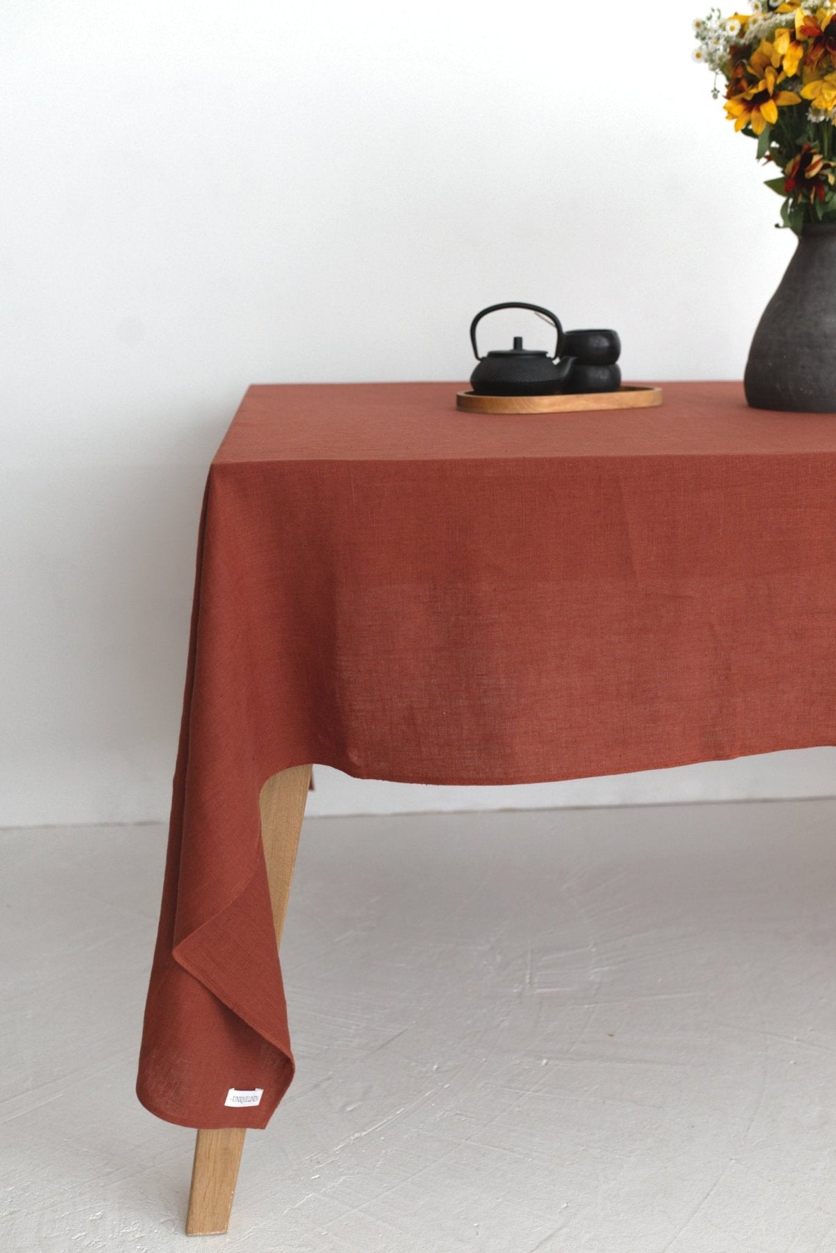 Linen Tablecloth – Natural – White | Wholesale Linen Towels, Tablecloths, Napkins, Bathrobes, Aprons, Abayas & Thobes - Middle East Collection by Unique Linen“