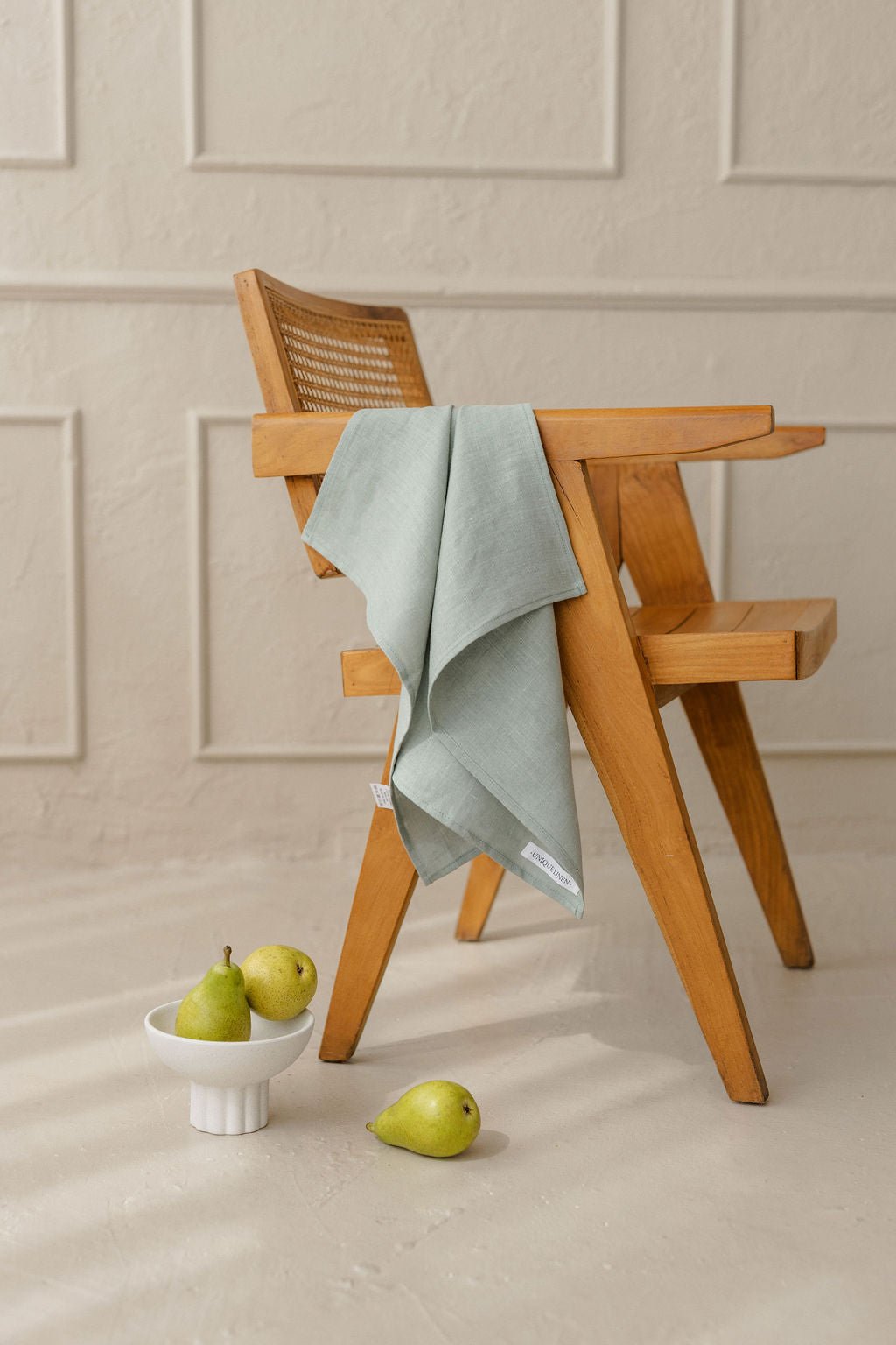 Linen Tablecloth – Natural – White | Wholesale Linen Towels, Tablecloths, Napkins, Bathrobes, Aprons, Abayas & Thobes - Middle East Collection by Unique Linen“