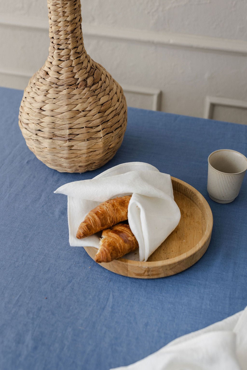 Linen Tablecloth – Natural – White | Wholesale Linen Towels, Tablecloths, Napkins, Bathrobes, Aprons, Abayas & Thobes - Middle East Collection by Unique Linen“